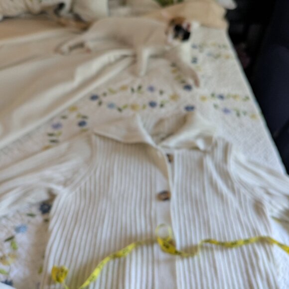 Carolyn Taylor cream acrylic long cardigan w/ buttons Sz M - Picture 6 of 6